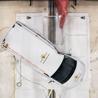 Mercedes-Benz EQV - Pole crash test 2014 - after crash