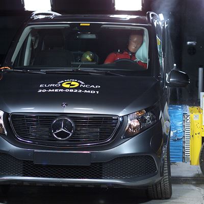 Mercedes-Benz EQV - Side crash test 2014