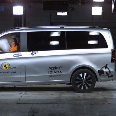 Mercedes-Benz EQV - Frontal Offset Impact test 2014