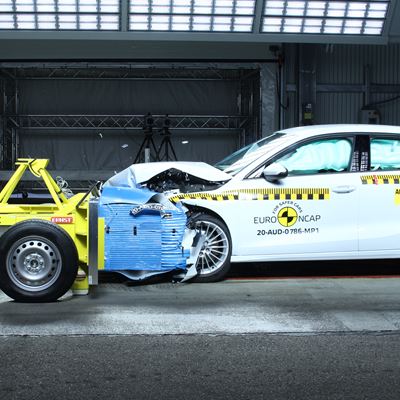 Audi A3 - Mobile Progressive Deformable Barrier test 2020