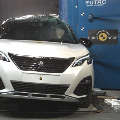 Peugeot 3008 Hybrid4 - Pole crash test 2016