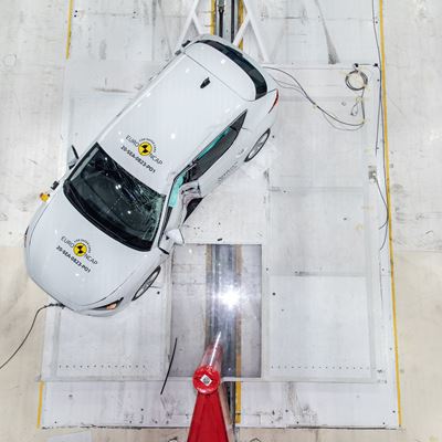 SEAT Leon e-Hybrid - Side Pole test 2020 - after crash