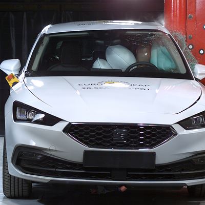 SEAT Leon e-Hybrid - Side Pole test 2020