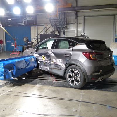 Renault Captur - Side crash test 2019 - after crash