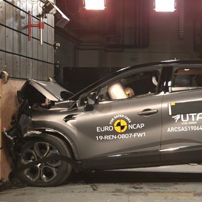 Renault Captur - Frontal Full Width test 2019