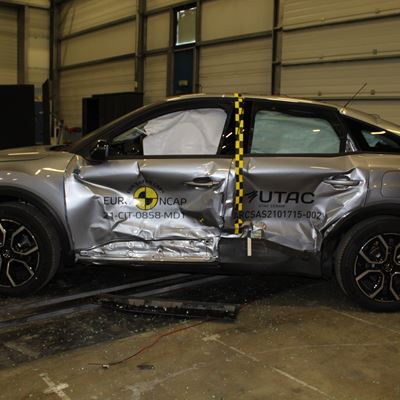 Citroën ë-C4 - Side Mobile Barrier test 2021 - after crash