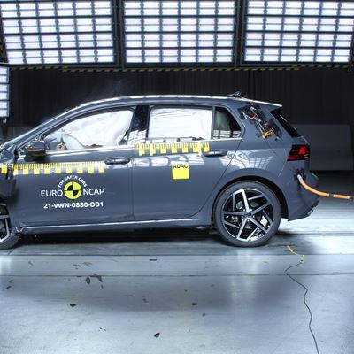 VW Golf PHEV - Frontal Offset Impact test 2019