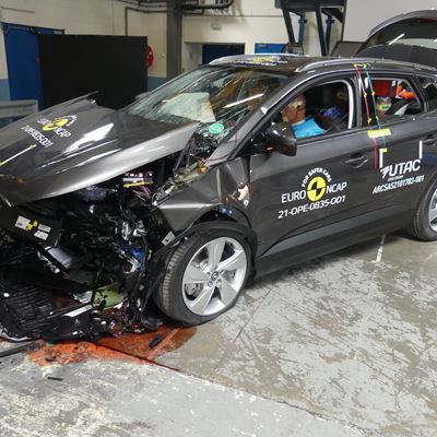 Opel/Vauxhall Grandland X Hybrid - Frontal Offset Impact test 2017 - after crash