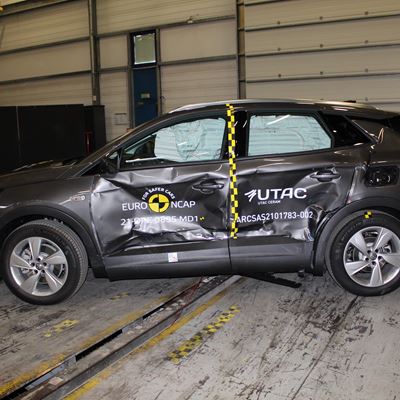 Opel/Vauxhall Grandland X Hybrid - Side crash test 2017 - after crash