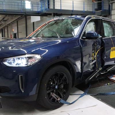 BMW iX3 - Pole crash test 2017 - after crash
