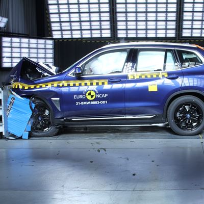 BMW iX3 - Frontal Offset Impact test 2017