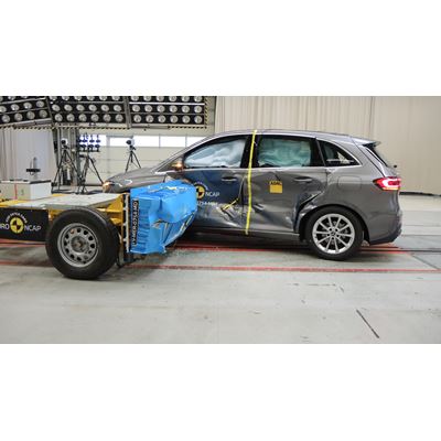 Mercedes-Benz B-Class - Side crash test 2019 - after crash