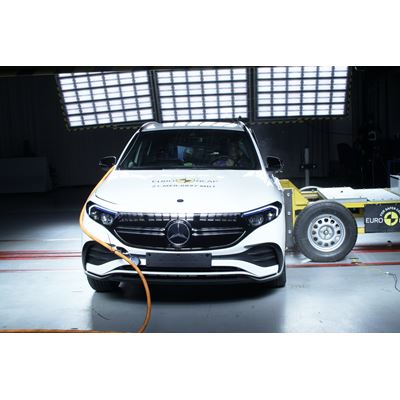 Mercedes-EQ EQA - Side crash test 2019