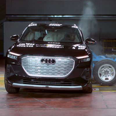 Audi Q4 e-tron - Side Mobile Barrier test 2021