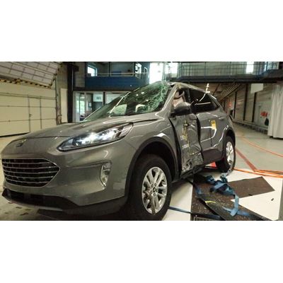 Ford Kuga PHEV - Pole crash test 2019 - after crash