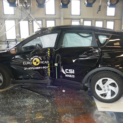 Hyundai BAYON - Side Pole test 2021 - after crash
