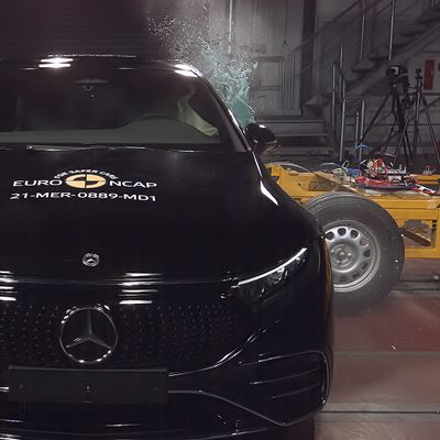 Mercedes-EQ EQS - Side Mobile Barrier test 2021