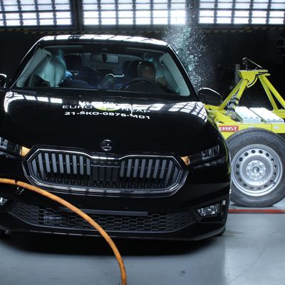 Škoda Fabia - Full Width Rigid Barrier test 2021