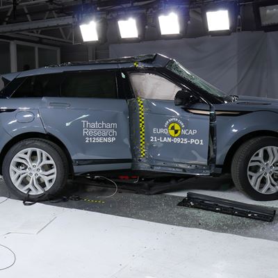 Range Rover Evoque PHEV - Pole crash test 2019 - after crash