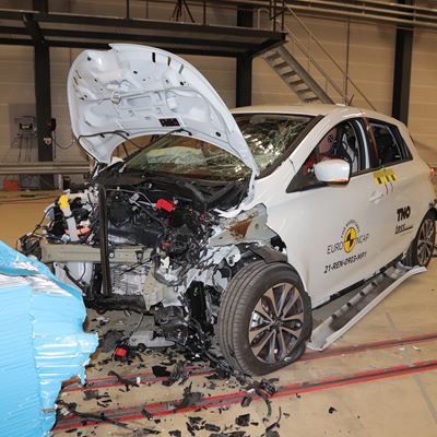 Renault ZOE - Mobile Progressive Deformable Barrier test 2021 - after crash