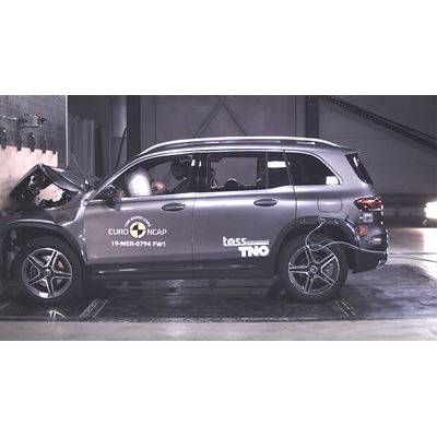 Mercedes-Benz GLB - Frontal Full Width test 2019