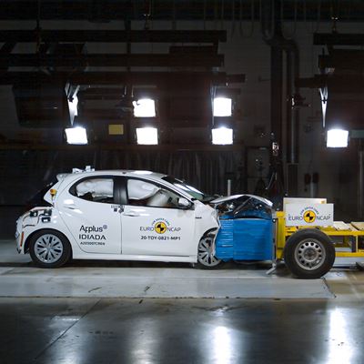 Toyota Yaris - Mobile Progressive Deformable Barrier test 2020