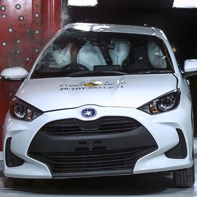 Toyota Yaris - Side Pole test 2020