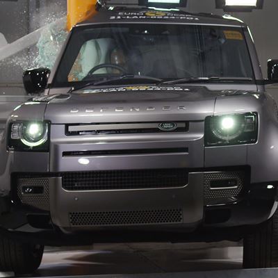 Land Rover Defender PHEV - Side Pole test 2020