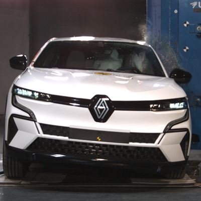 Renault Megane E-Tech - Side Pole test 2022