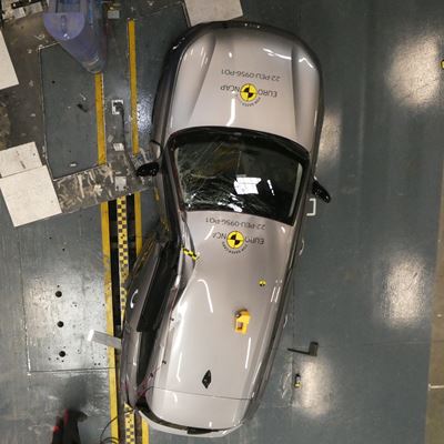 Peugeot 308 PHEV - Side Pole test 2022 - after crash