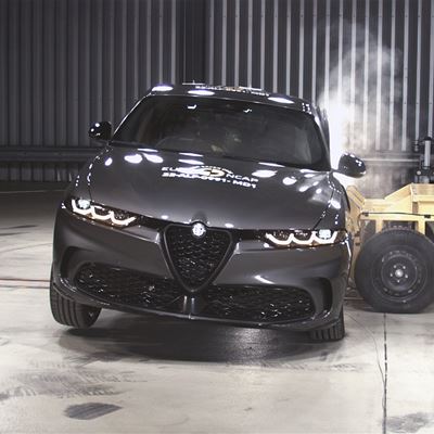 Alfa Romeo Tonale - Side Mobile Barrier test 2022