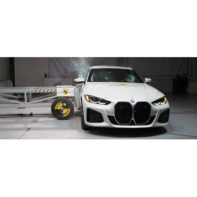 BMW i4 - Side Mobile Barrier test 2022