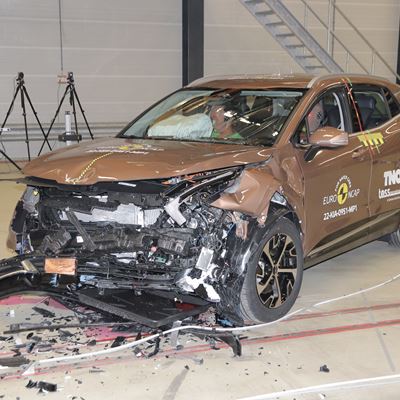 Kia Sportage - Mobile Progressive Deformable Barrier test 2022 - after crash