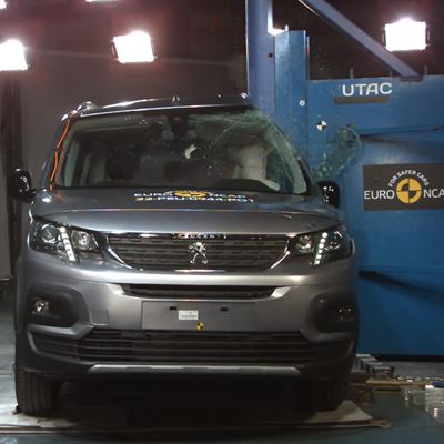 Peugeot e-Rifter - Pole crash test 2018