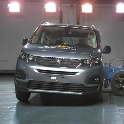 Peugeot e-Rifter - Side crash test 2018