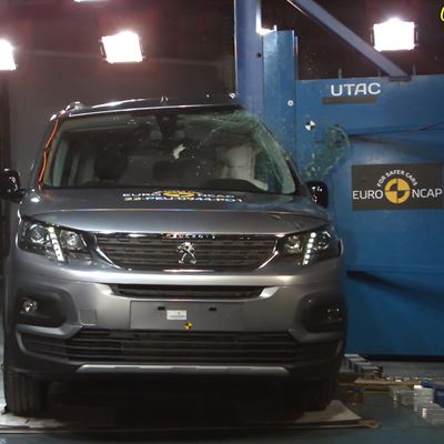 Peugeot e-Rifter - Pole crash test 2018