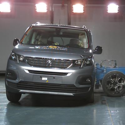 Peugeot e-Rifter - Side crash test 2018