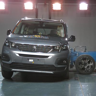 Peugeot e-Rifter - Side crash test 2018