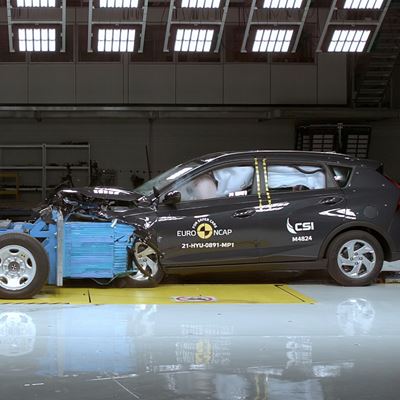 Hyundai Bayon - Mobile Progressive Deformable Barrier test 2021