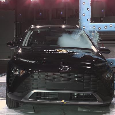 Hyundai Bayon - Side Pole test 2021