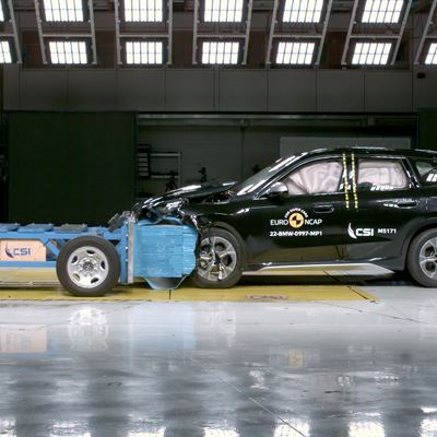 BMW X1 - Mobile Progressive Deformable Barrier test 2022