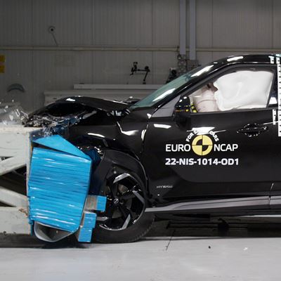 Nissan Juke HEV - Frontal Offset Impact test 2019