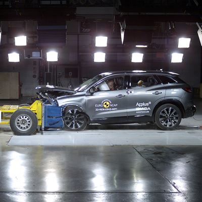 Renault Austral - Mobile Progressive Deformable Barrier test 2022