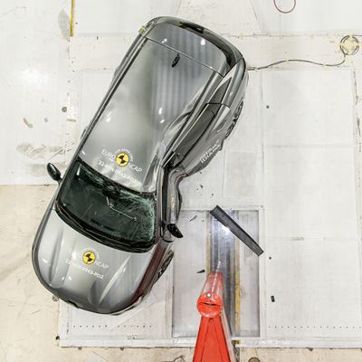 Renault Austral - Side Pole test 2022 - after crash
