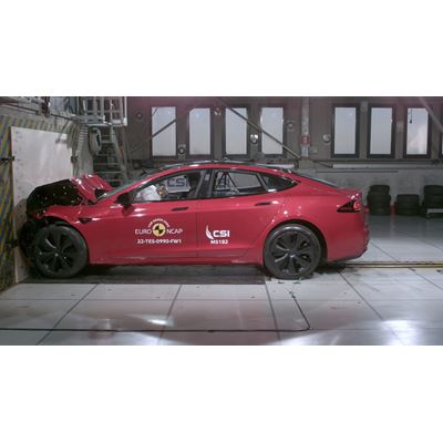 Tesla Model S - Full Width Rigid Barrier test 2022