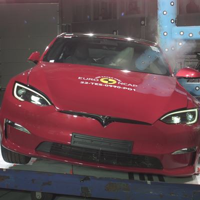 Tesla Model S - Side Pole test 2022