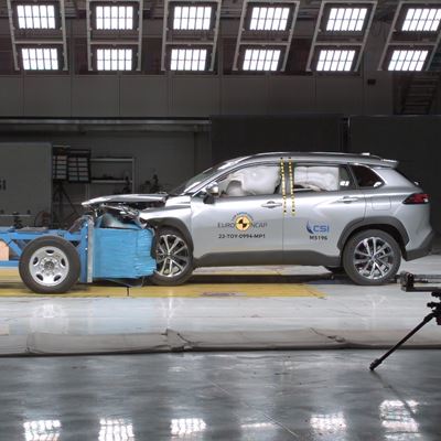 Toyota Corolla Cross - Mobile Progressive Deformable Barrier test 2022