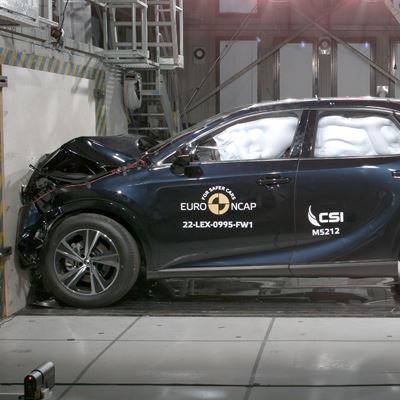 Lexus RX - Full Width Rigid Barrier test 2022