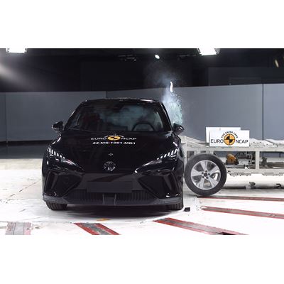 MG 4 Electric - Side Mobile Barrier test 2022