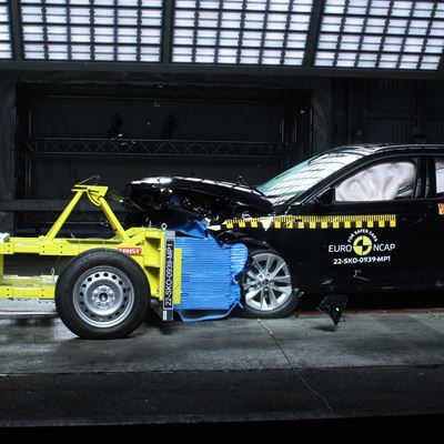 Škoda Octavia - Mobile Progressive Deformable Barrier test 2022